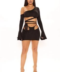 Fashion Nova Show Some Skin Cut Out Skirt Set - Black Influencer Looks 9 Fashion Nova Show Some Skin Cut Out Skirt Set - Black Influencer Looks