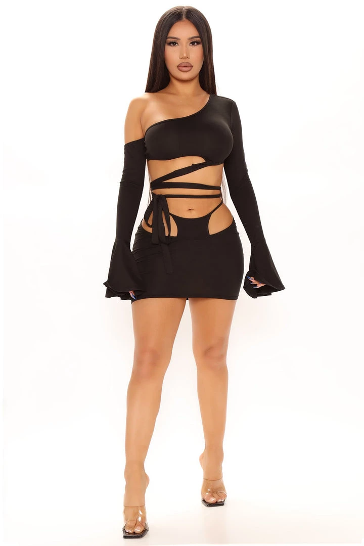 Fashion Nova Show Some Skin Cut Out Skirt Set - Black Influencer Looks 4 Fashion Nova Show Some Skin Cut Out Skirt Set - Black Influencer Looks