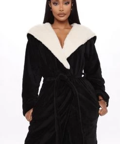 Fashion Nob Breakfast In Bed Hoodie Plush Robe - Black