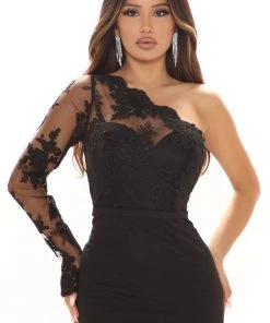 FashionNob DRESSES Bonita Lace Maxi Dress - Black