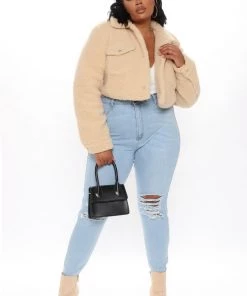 Fashion Nob Influencer Looks Short And Cozy Jacket - Beige 18 Fashion Nob Influencer Looks Short And Cozy Jacket - Beige