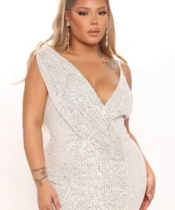 FashionNob Brightest Star Sequin Maxi Dress - Silver DRESSES 11 FashionNob Brightest Star Sequin Maxi Dress - Silver DRESSES
