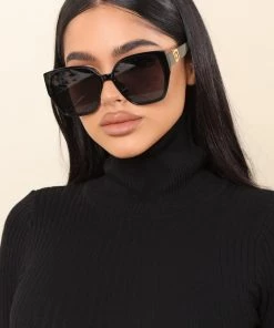 Fashion Nova Living In The Fast Lane Square Sunglasses - Black