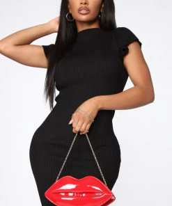 FashionNob Blowing Kisses Crossbody Bag - Red