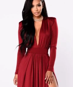 Fashion Nova Spree Dress - Burgundy Influencer Looks