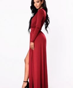Fashion Nova Spree Dress - Burgundy Influencer Looks