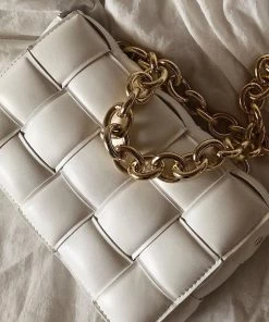Fashion Nova Influencer Looks Hard To Resist Handbag - White